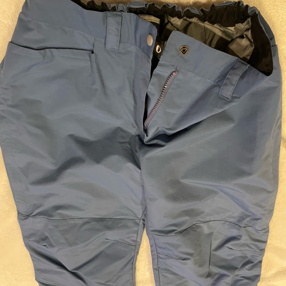 Black Dot Women’s snow pants. Large
